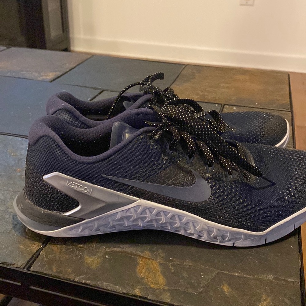 Size 10 METCONS, barley worn, and in great shape!